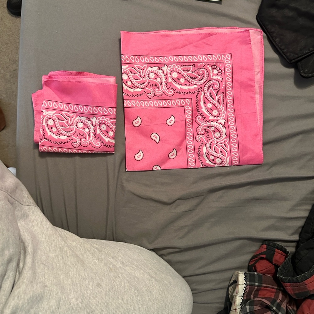 2 Pink bandanas